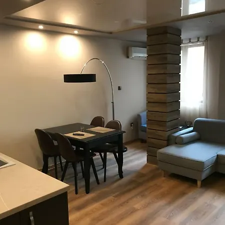 Holiday Apart * וארנה